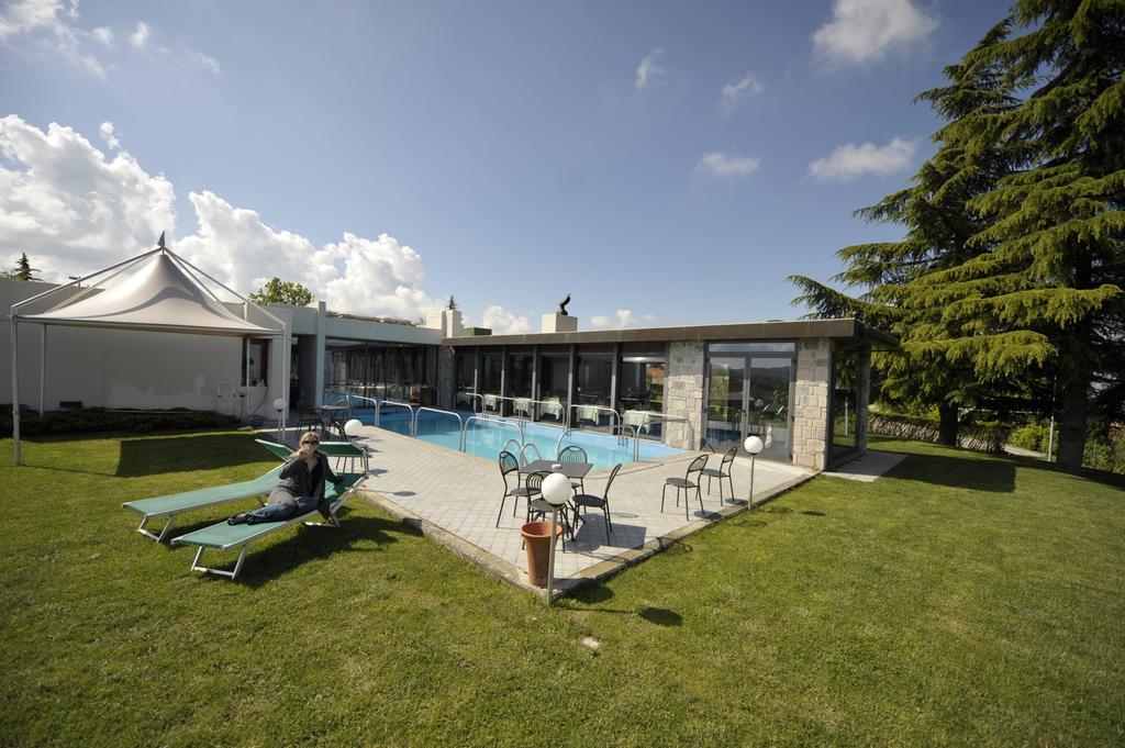 Ca' Del Lupo Hotel Montelupo Albese Exterior foto