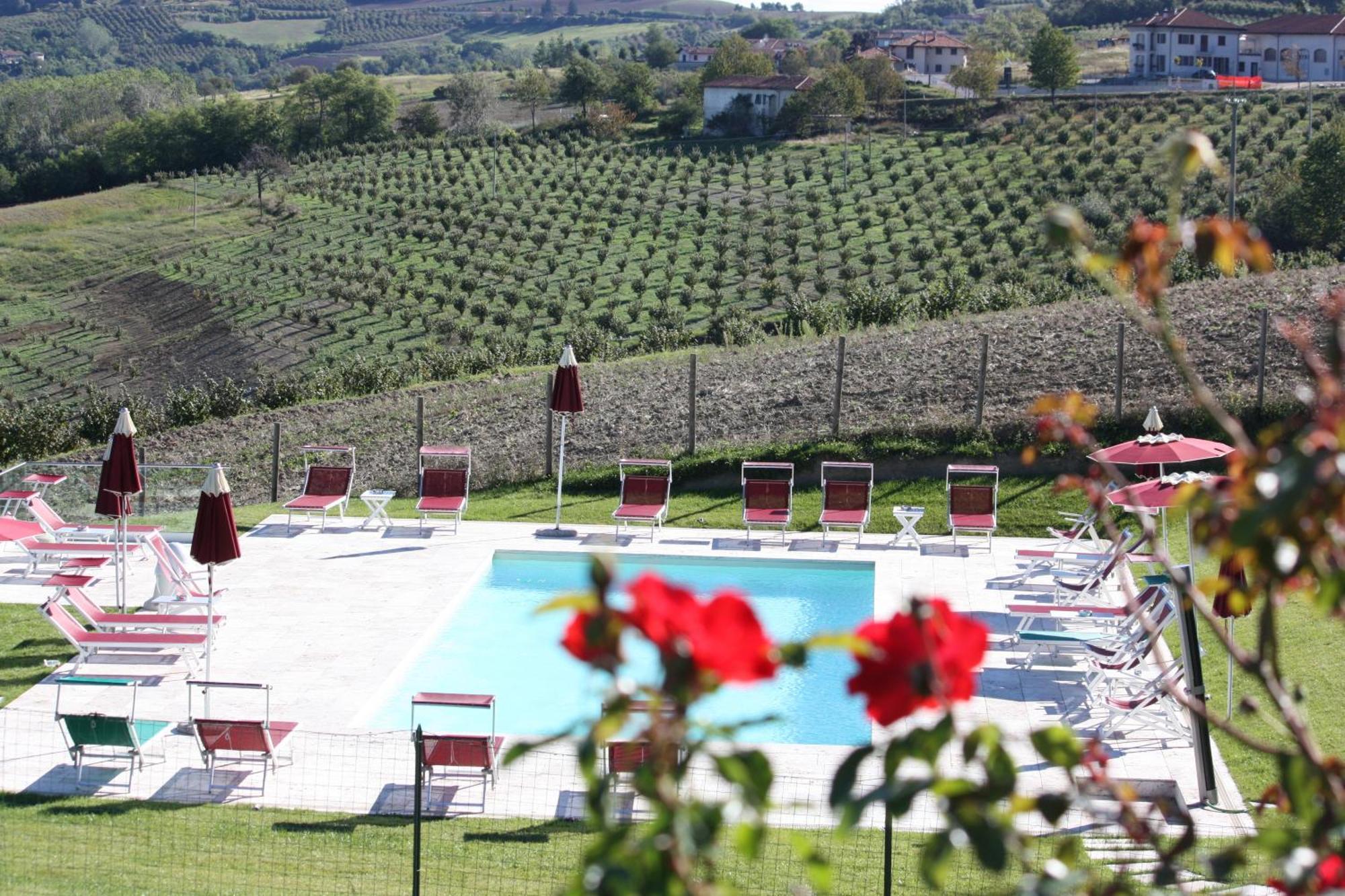 Ca' Del Lupo Hotel Montelupo Albese Exterior foto