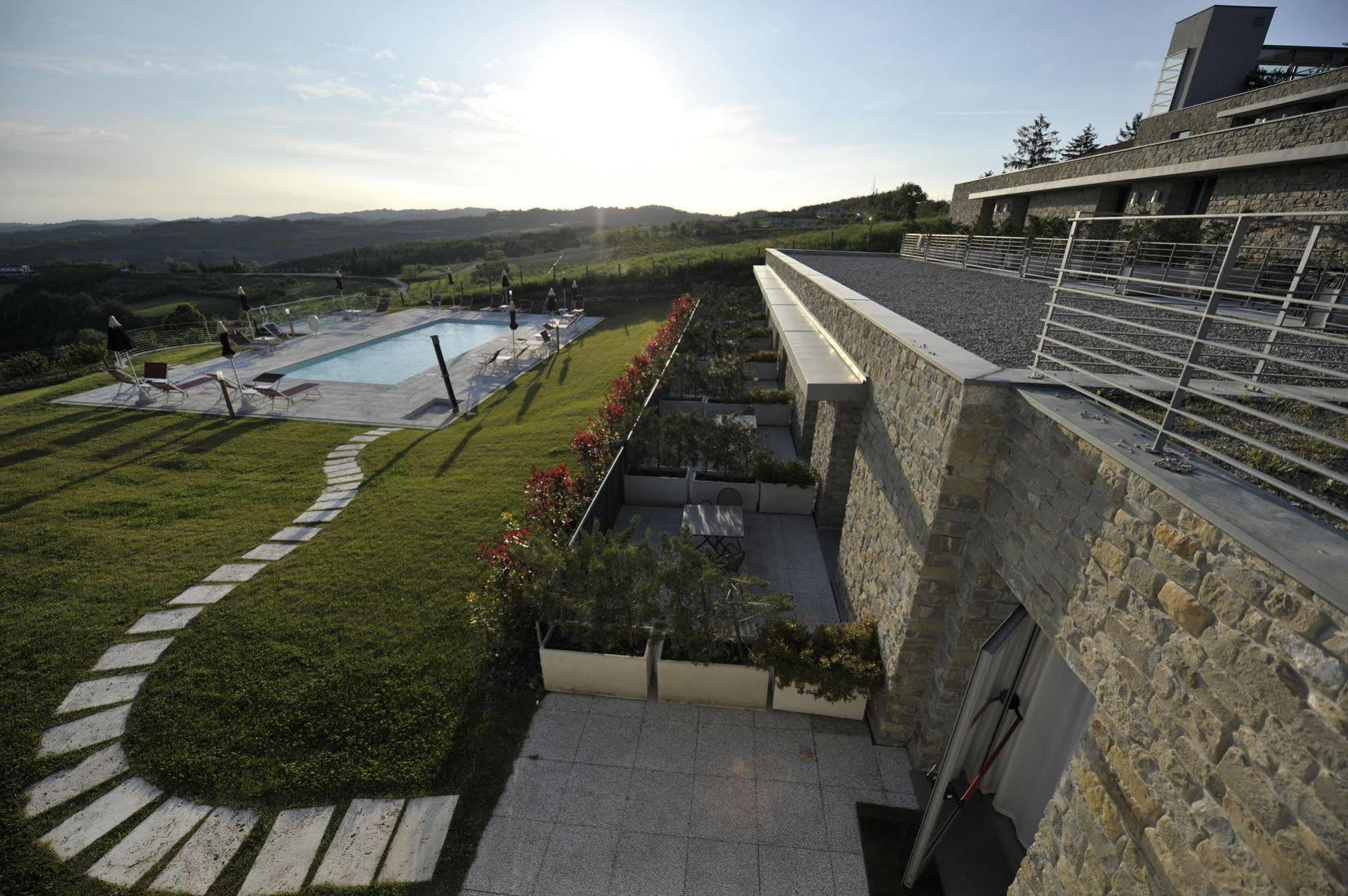 Ca' Del Lupo Hotel Montelupo Albese Exterior foto