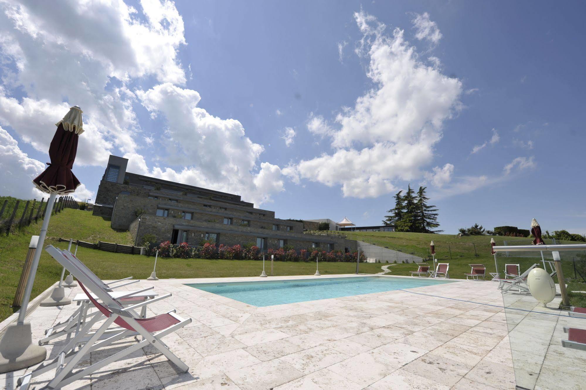 Ca' Del Lupo Hotel Montelupo Albese Exterior foto